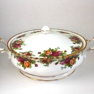 Vintage Royal Albert  China Soup Tureen Old Country Roses pattern with lid